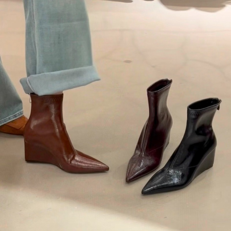 حذاء بكعب إسفين أنيق بمقدمة مد - مراجعة Soft Sole Booties وسعره