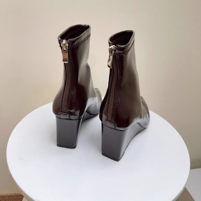 حذاء بكعب إسفين أنيق بمقدمة مد - مراجعة Soft Sole Booties وسعره